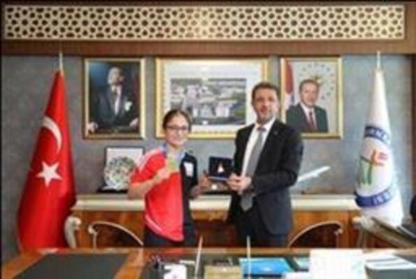 a-full-gold-gift-from-the-rector-to-our-european-champion-student